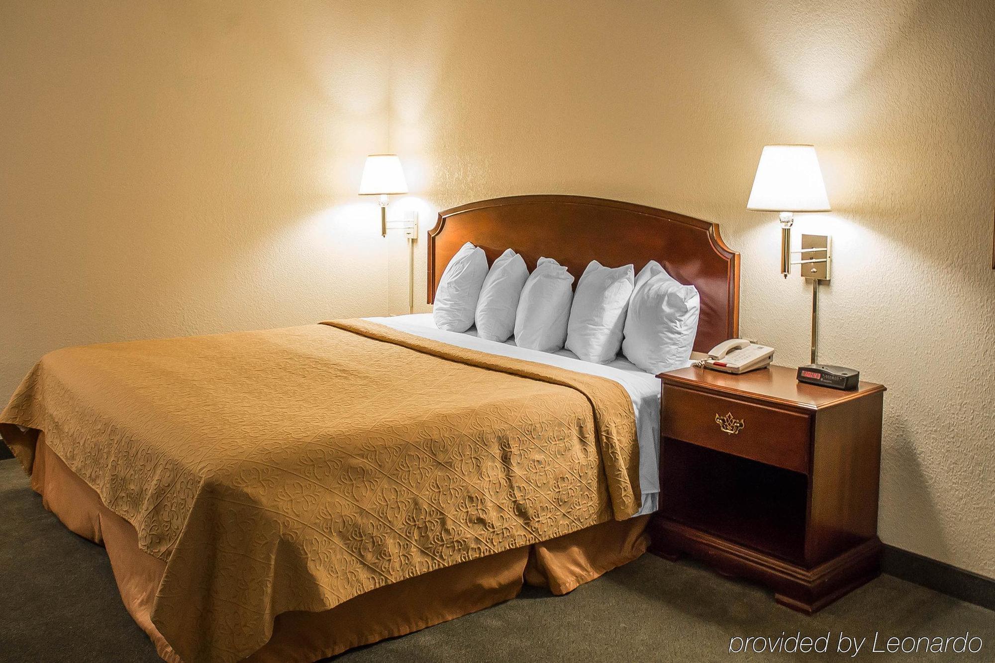 Quality Inn&Suites Bellville - Mansfield Extérieur photo